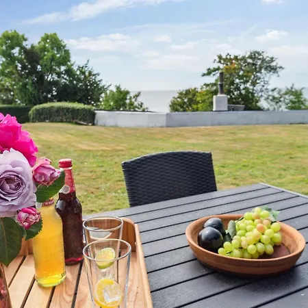 Apartment Rico - 50m From The Sea By Interhome *