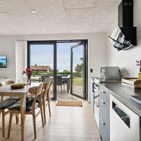 Apartment Rico - 50m From The Sea By Interhome